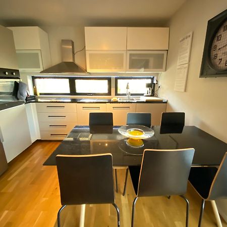 Townhouse On Arlanda Stockholm Metro Line - Easy Checkin Villa โซเลนทูนา ภายนอก รูปภาพ