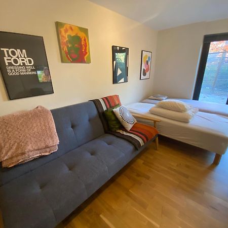 Townhouse On Arlanda Stockholm Metro Line - Easy Checkin Villa โซเลนทูนา ภายนอก รูปภาพ